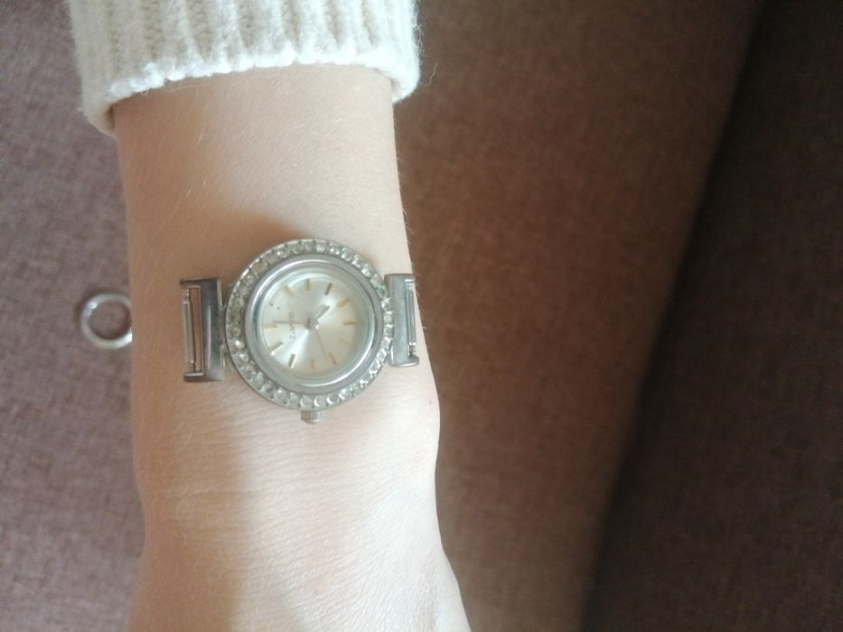 Часы часики кварцевые наручные со стразами