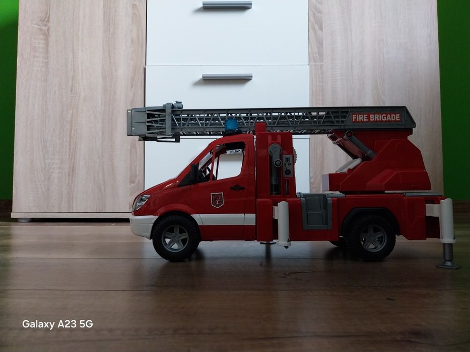 Mercedes Sprinter strażacki BRUDER