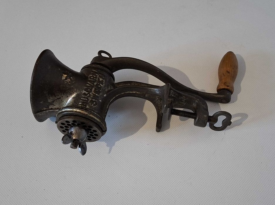 Máquina antiga de picar carne Husqvarna 102 - Sweden