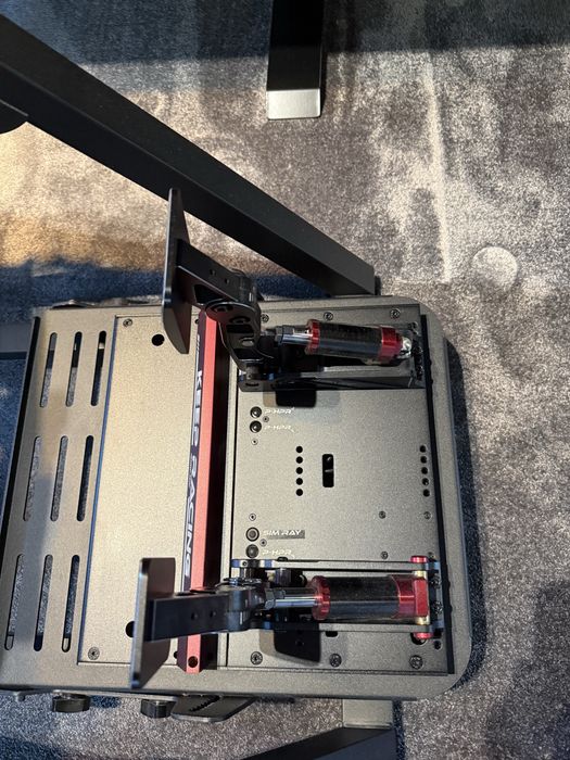 Manipulatory Simagic P1000