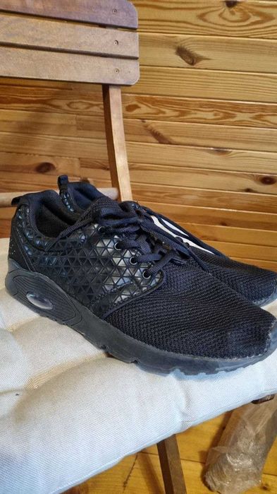 Кросівки жіночі 43го розміру