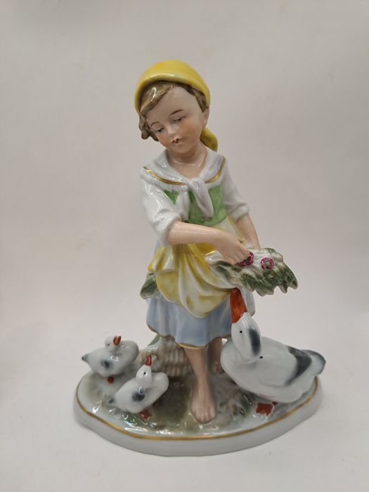 Статуетка. Статуэтка. Фарфоровая статуэтка. Дети.