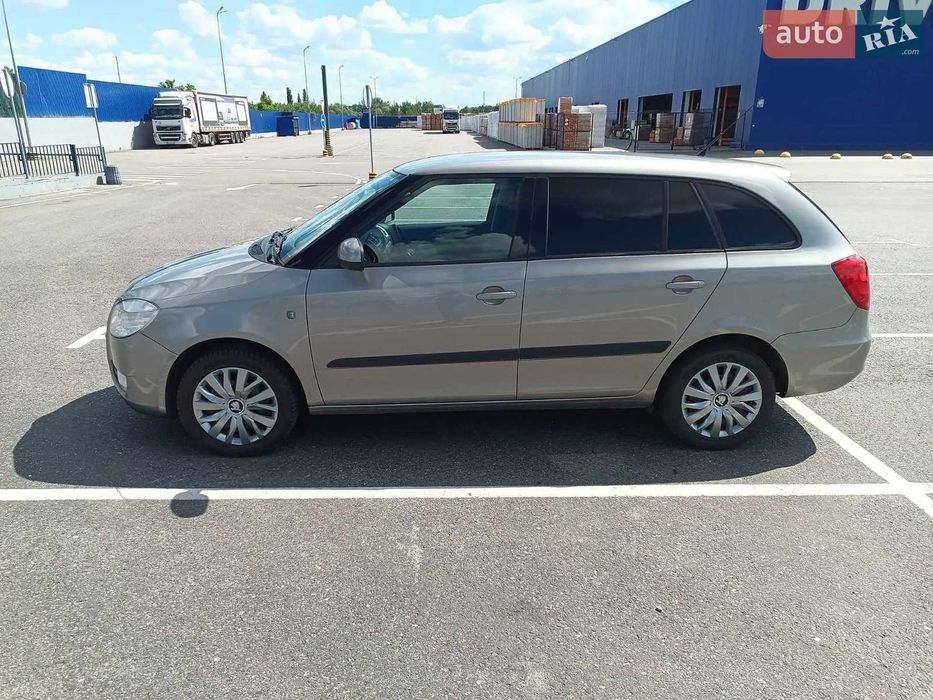 Skoda Fabia 2 2008, 1.6 бензин