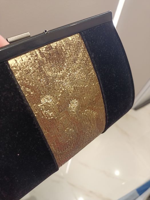 Torebka z widocznymi śladami uzytkowania