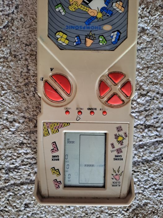 Ponadczasowa konsola GAME  BOY   Thompsonic. . Sprawna