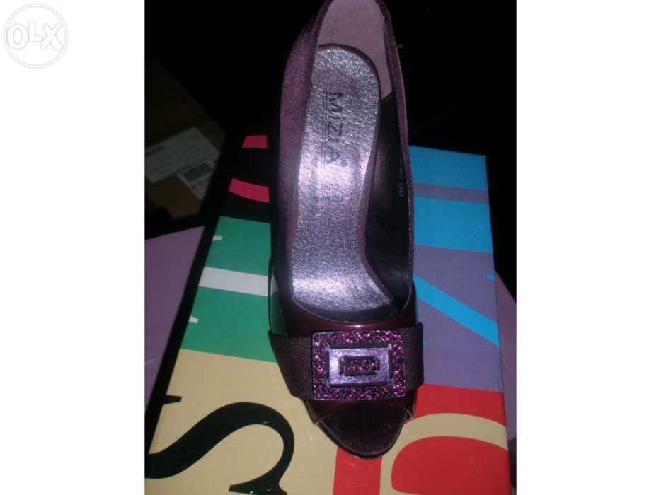 Sapatos bordeaux novos