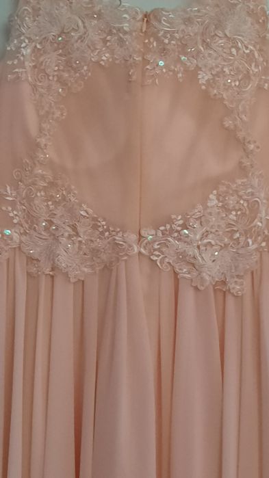 Moda damska suknie wieczorowe weselne okazjonalne.