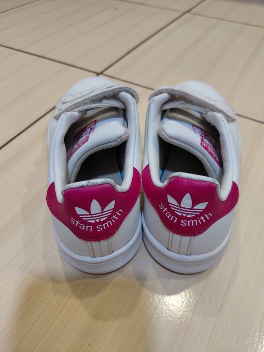 Кросівки Adidas для дівчинки