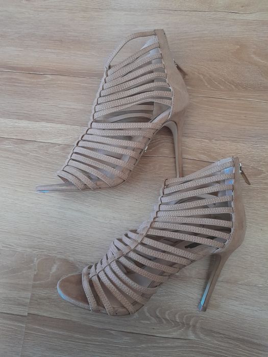 Buty beżowe gladiatorki 38 paseczki wyższe lipsy