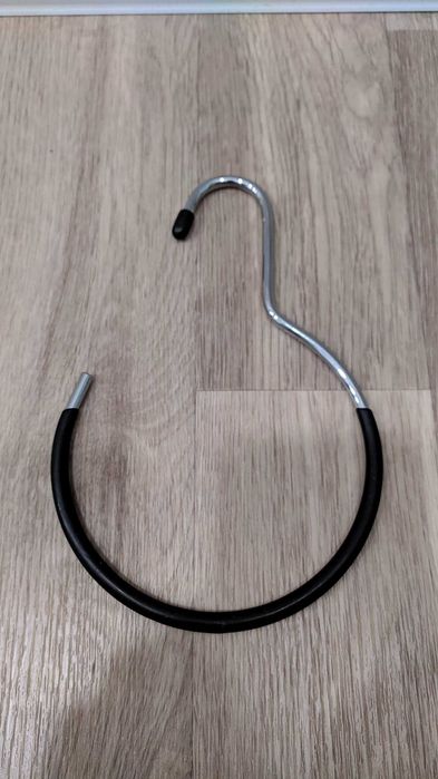 Вешалка для шарфов, платков.