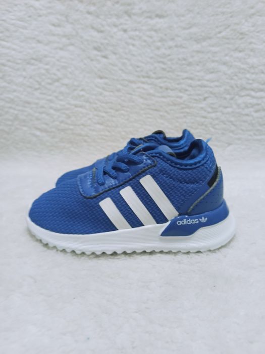 Оригінал ADIDAS 23 розмір, устілка 14.5 см, кросівки для хлопчика