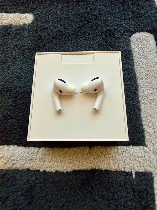 Apple AirPods Pro + capa Elago