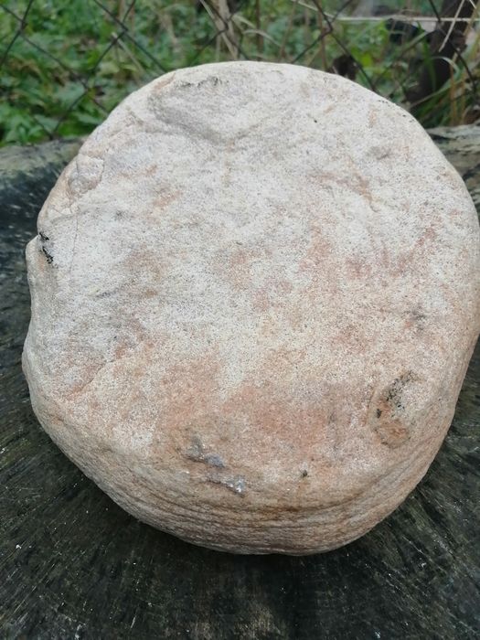 Камінь у вигляді натуральної хлібини. Створено природою! . Божий  дар!