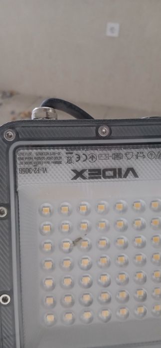 Продам прожектор Videx на штативі