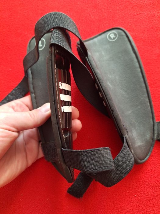 Футбольні щитки Adidas Predator original