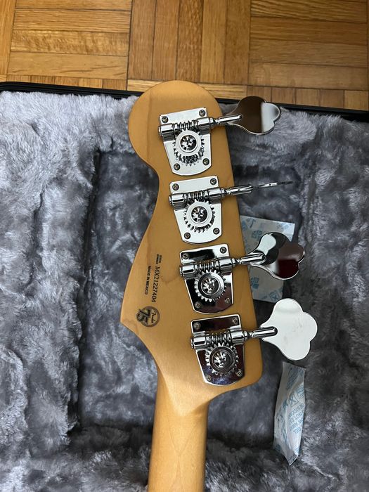 Baixo Fender Player Plus Jazz Bass c/ case