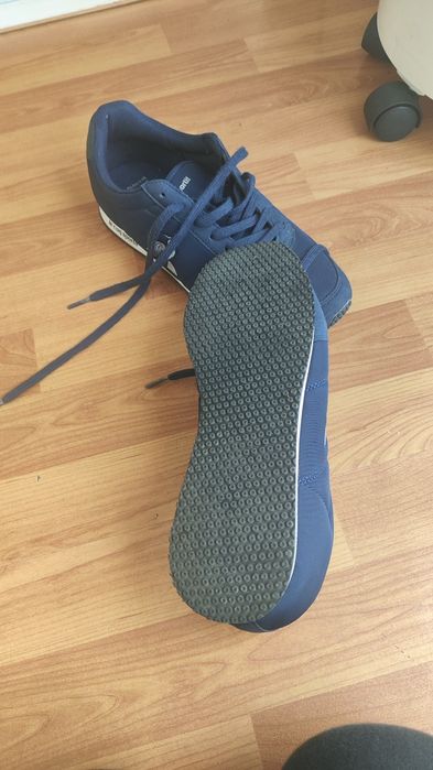 Tênis de homem .
