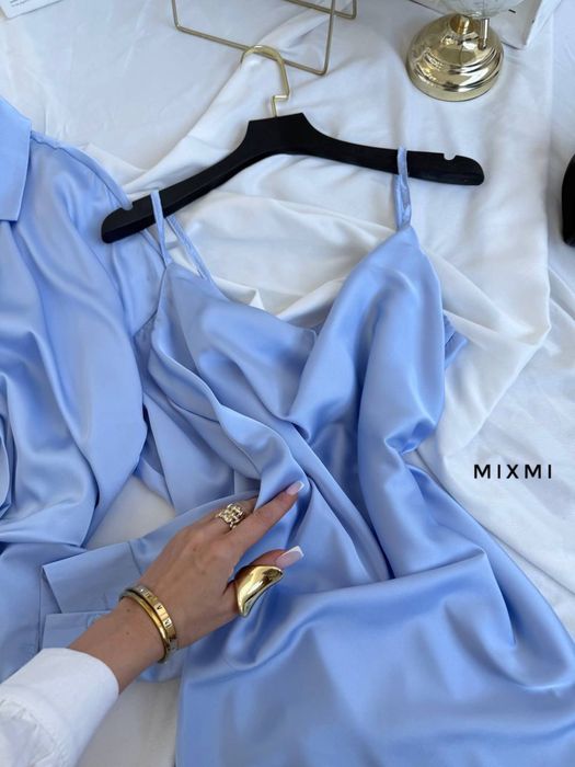 Жіноча шовкова сукня з сорочкою