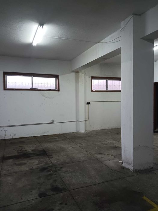 Arrenda Armazém com 220m² com escritório