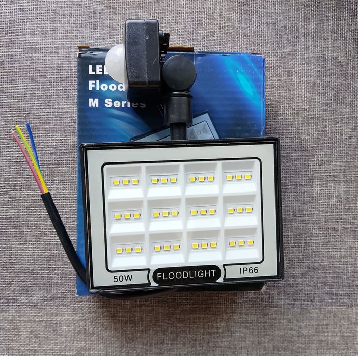 Halogen LED 50W z czujnikiem ruchu