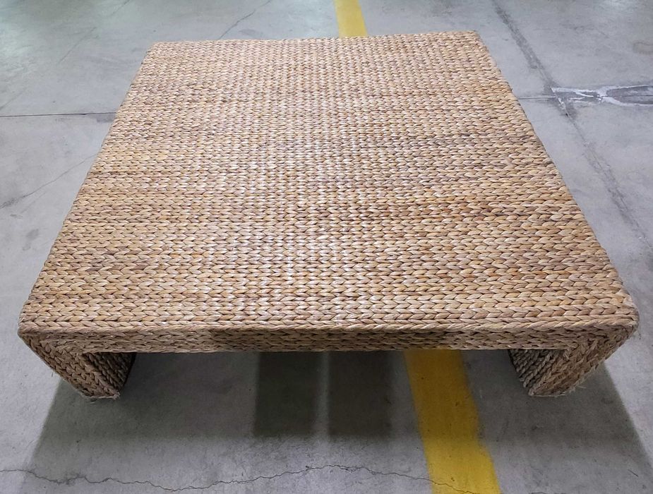 Mesa de centro e aparador em vime trançado