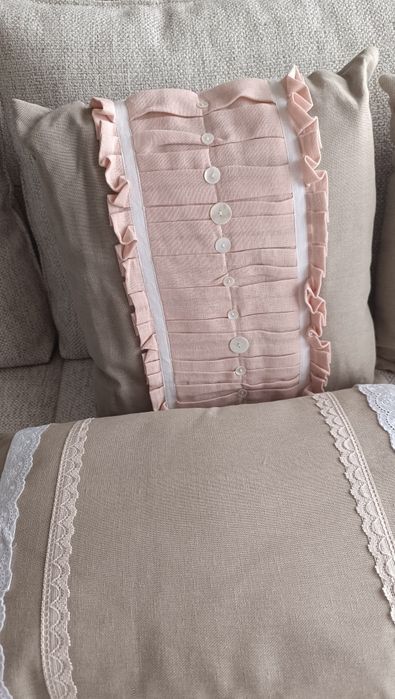 Conjunto de três almofadas com coberta