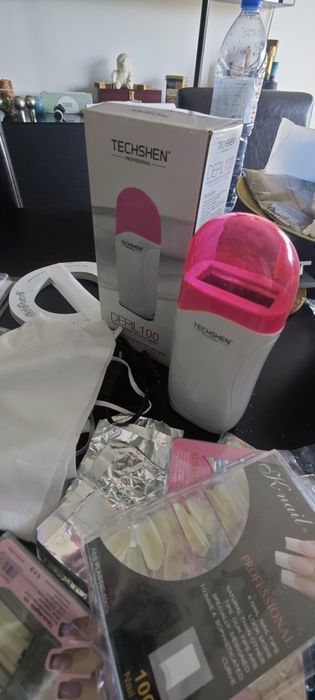 Vários materiais de unhas depilação