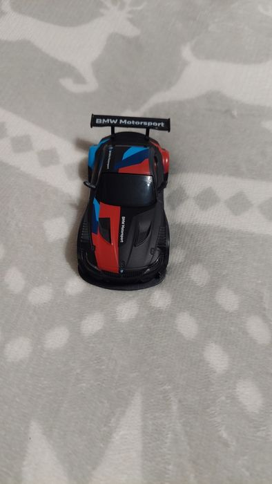 игрушечная модель автомобиля BMW Z4 GT3