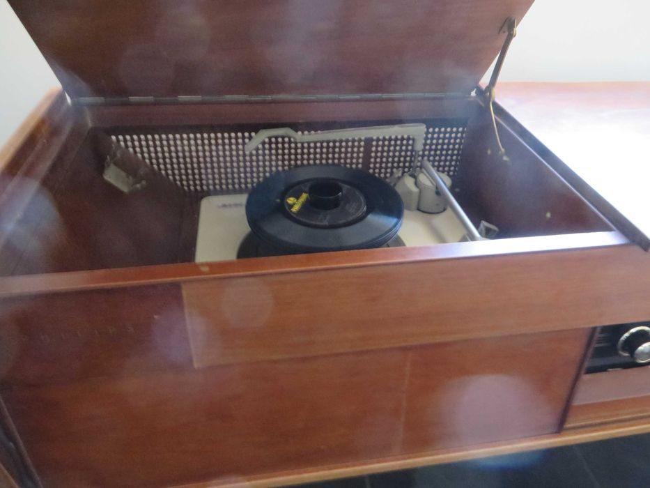 Rádio e Gira discos Philips
