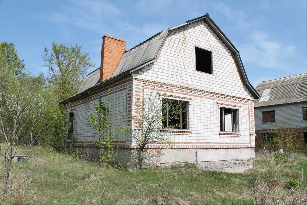 Продам недобудований будинок з ділянкою 12 соток,м.Бар