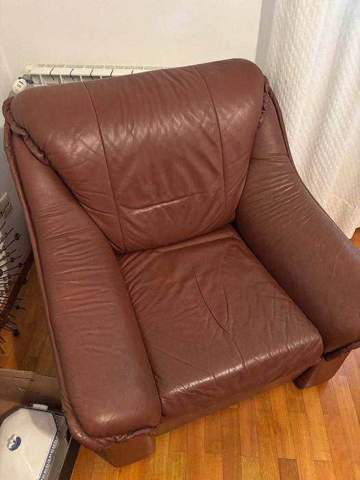 Duas poltronas em pele