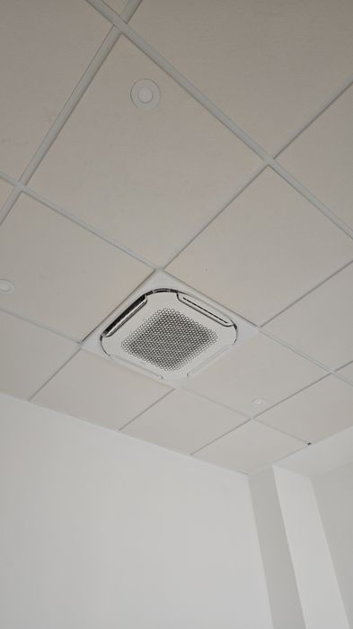 Técnico de ar condicionado quente e frio