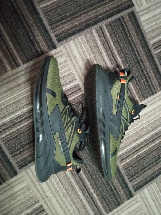 Кросівки демисезонні!