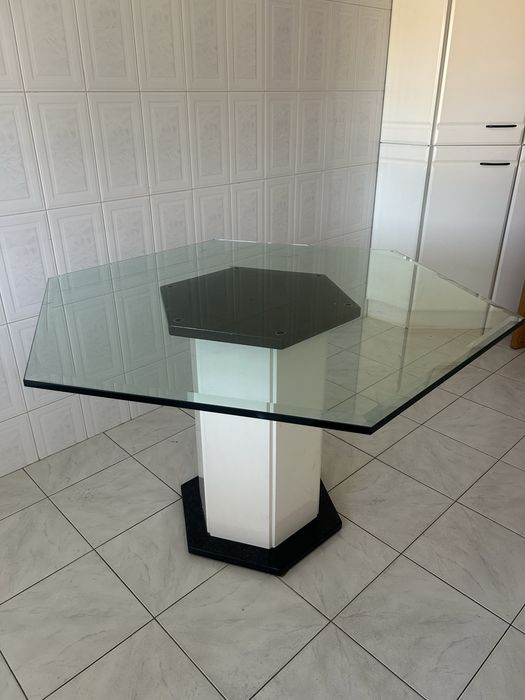 Mesa de vidro com base