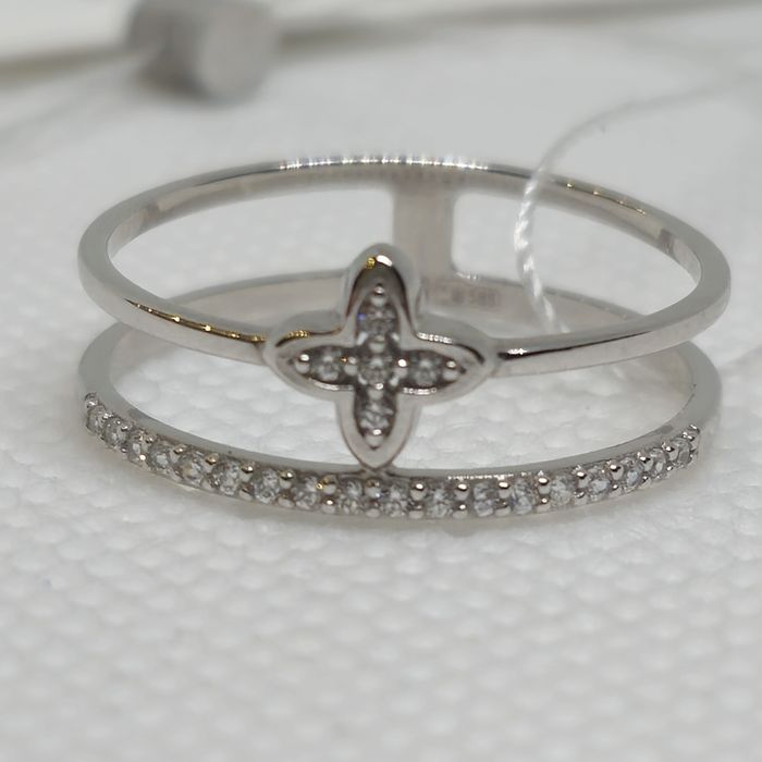 Каблучка з білого золота. Нова. Sovissimo.