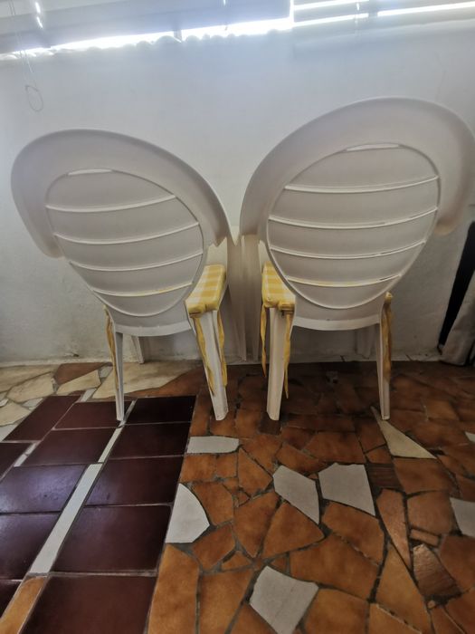 4 Cadeiras Resina