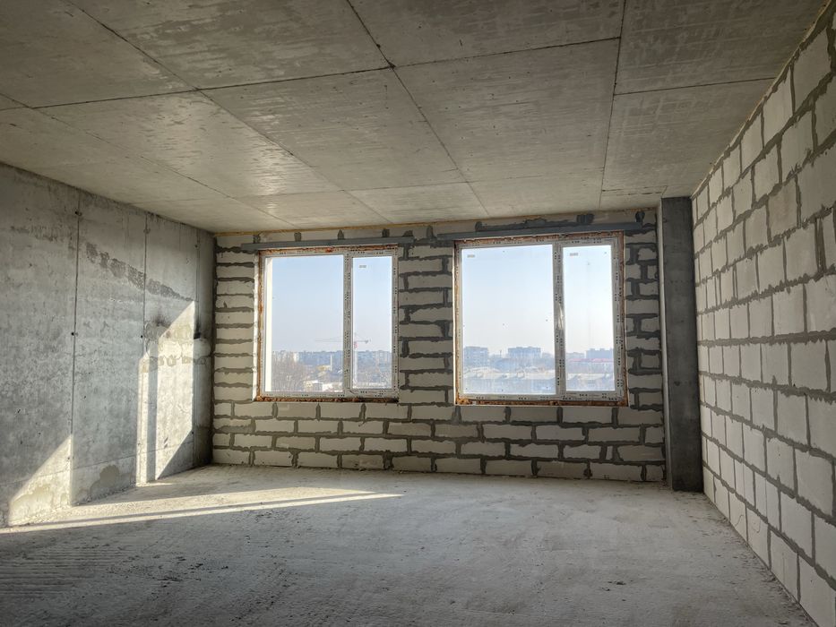 Продаж офісних приміщень 8/10  Киівська 40