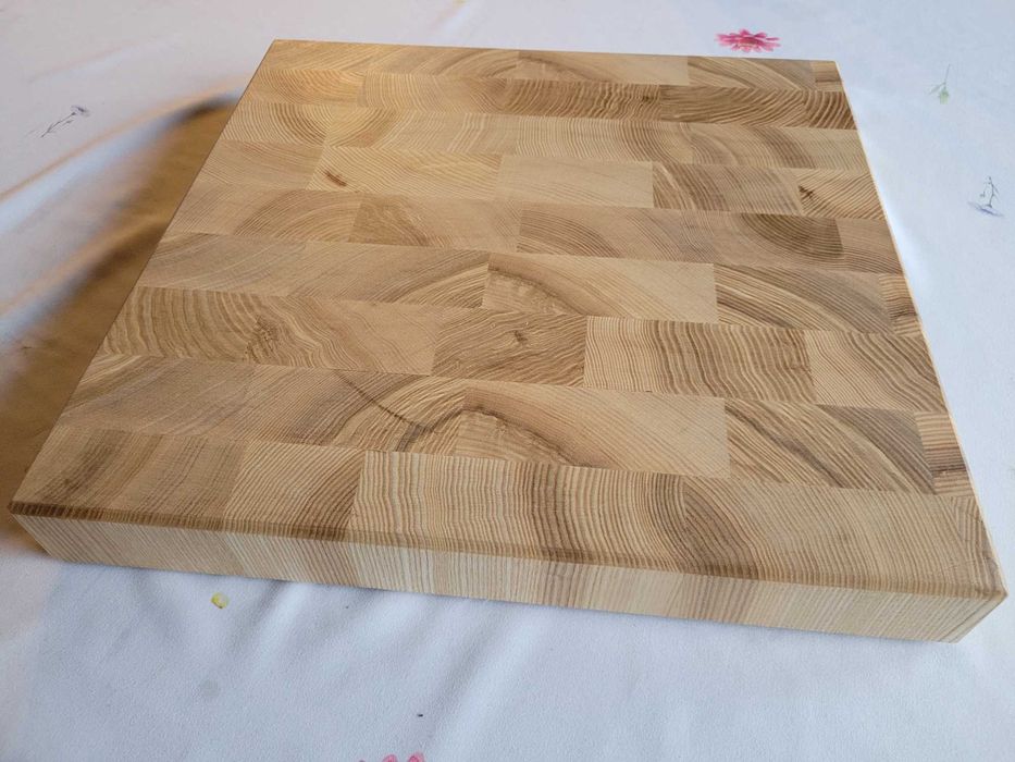 Deska do krojenia  sztorcowa 36x36 jesionowa