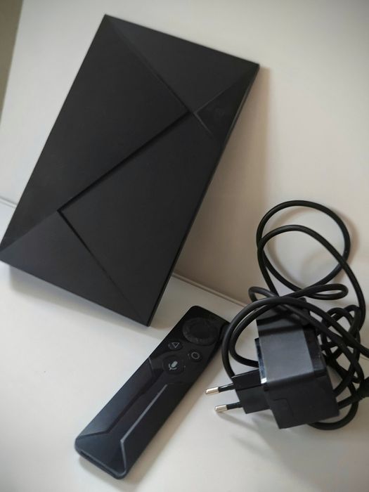 Nvidia Shield TV P2571 + pilot + zasilacz