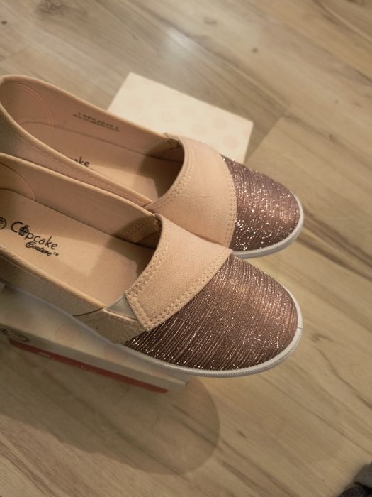 Buty dziewczece / trampki na gumce 35 nowe