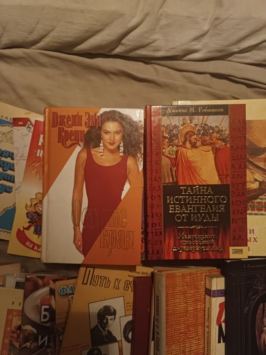 Книги дуже старі і цікаві