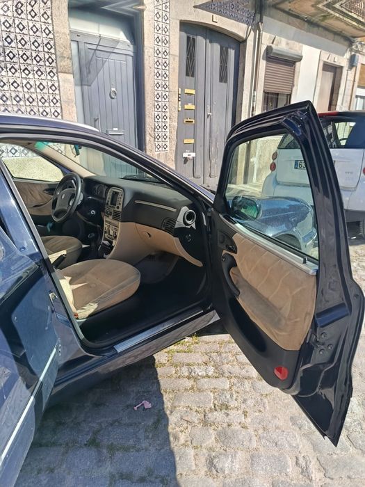 Carro em muito bom estado