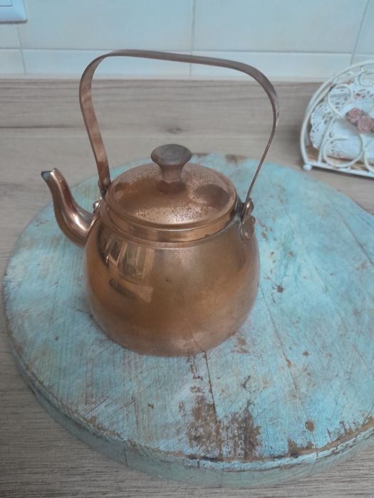 Bule  antigo em cobre   ,revestido."Metal UtiL-Oliveira de Azeméis "