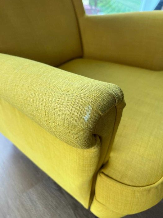 Poltrona amarela IKEA - STRANDMON