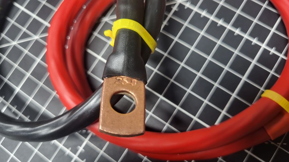 Кабель для подключения инвертора и аккумулятора красный и чёрный