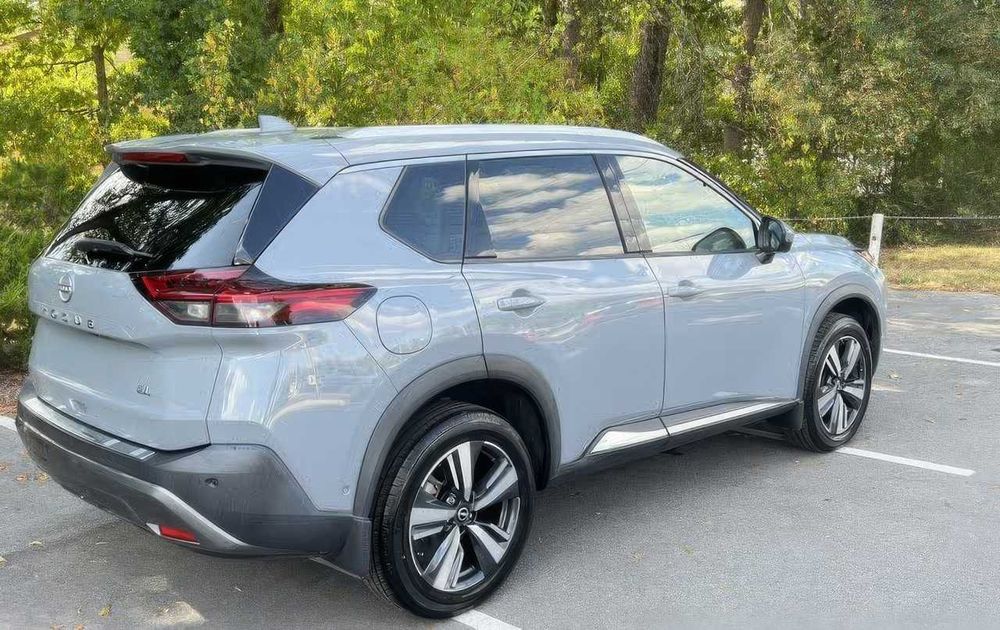 Nissan Rogue SL      2022