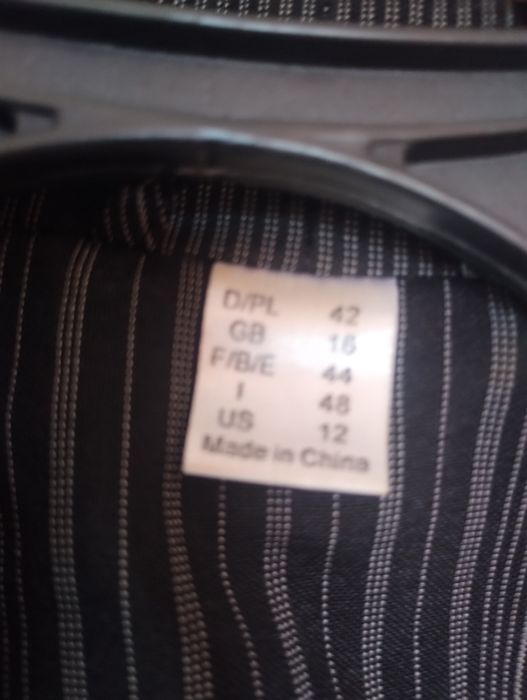 Жіночий брючний костюм