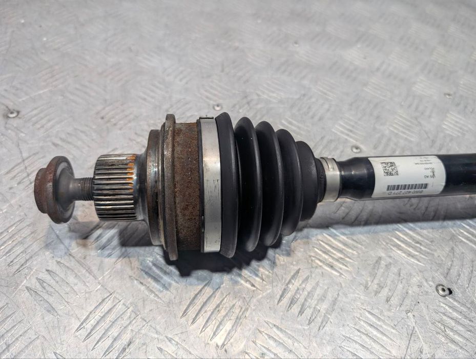 Піввісь передня привід VAG Audi A4 LCI B9 / A5, S5 F5 / A6, Q5 / 26 тис км / 8W0407271D