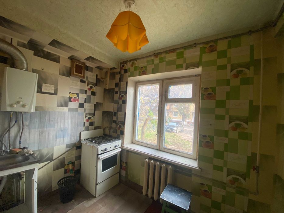 Срочно !1-я в Центре под ремонт! Этаж 1\5.С Балконом.