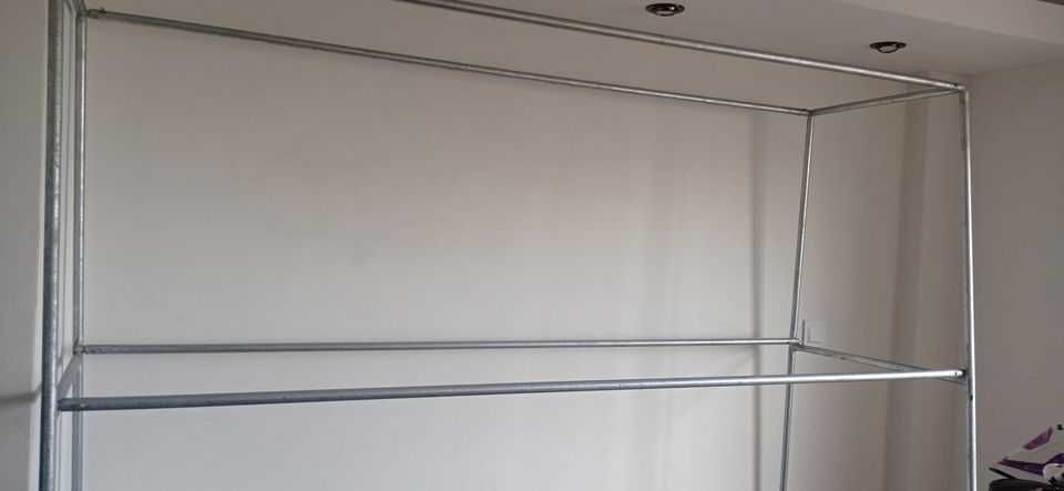 Expositor / Charriot de roupa